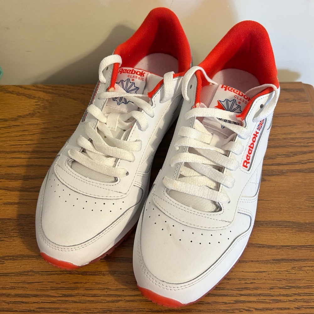 Brand New Men’s Reebok Classic Leather White and Red Retro Sneakers Size 7.5